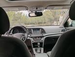Hyundai Elantra-12