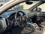 Porsche Cayenne-12