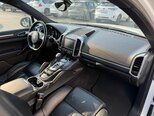 Porsche Cayenne-16
