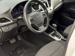 Hyundai Accent-11