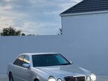 Mercedes E 270-1