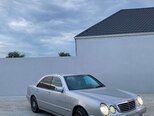 Mercedes E 270-6