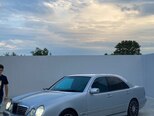 Mercedes E 270-7
