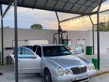 Mercedes E 270-8