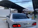 Mercedes E 270-9