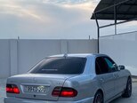 Mercedes E 270-10
