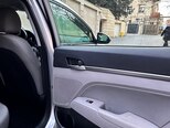 Hyundai Elantra-21