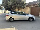 Hyundai Elantra-12