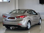 Hyundai Elantra-8