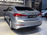Hyundai Elantra-4