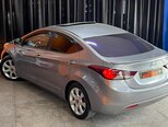 Hyundai Elantra-13