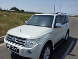 Mitsubishi Pajero-4
