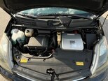 Toyota Prius-12