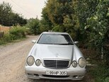 Mercedes E 220-1
